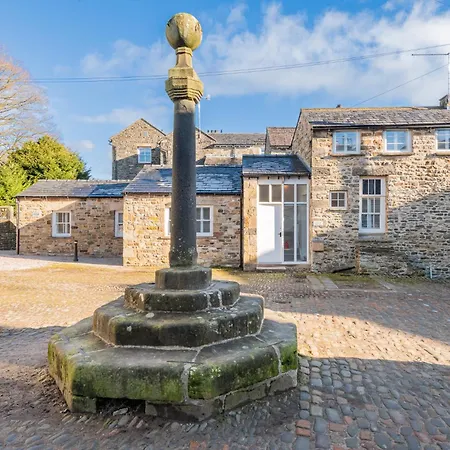 Holiday home The Old Weigh House